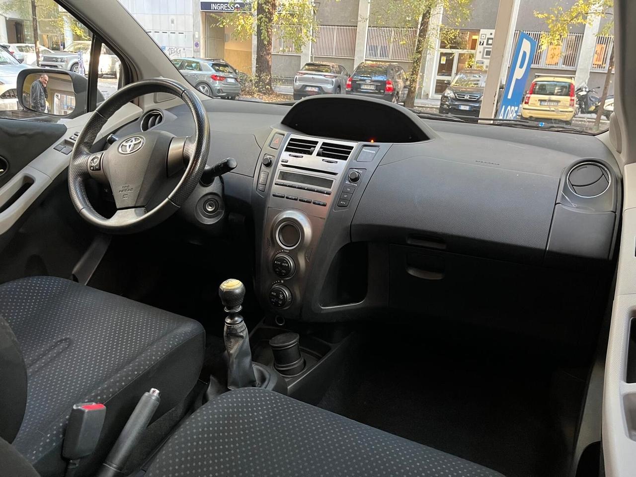 Toyota Yaris 1.0 5 porte Sol