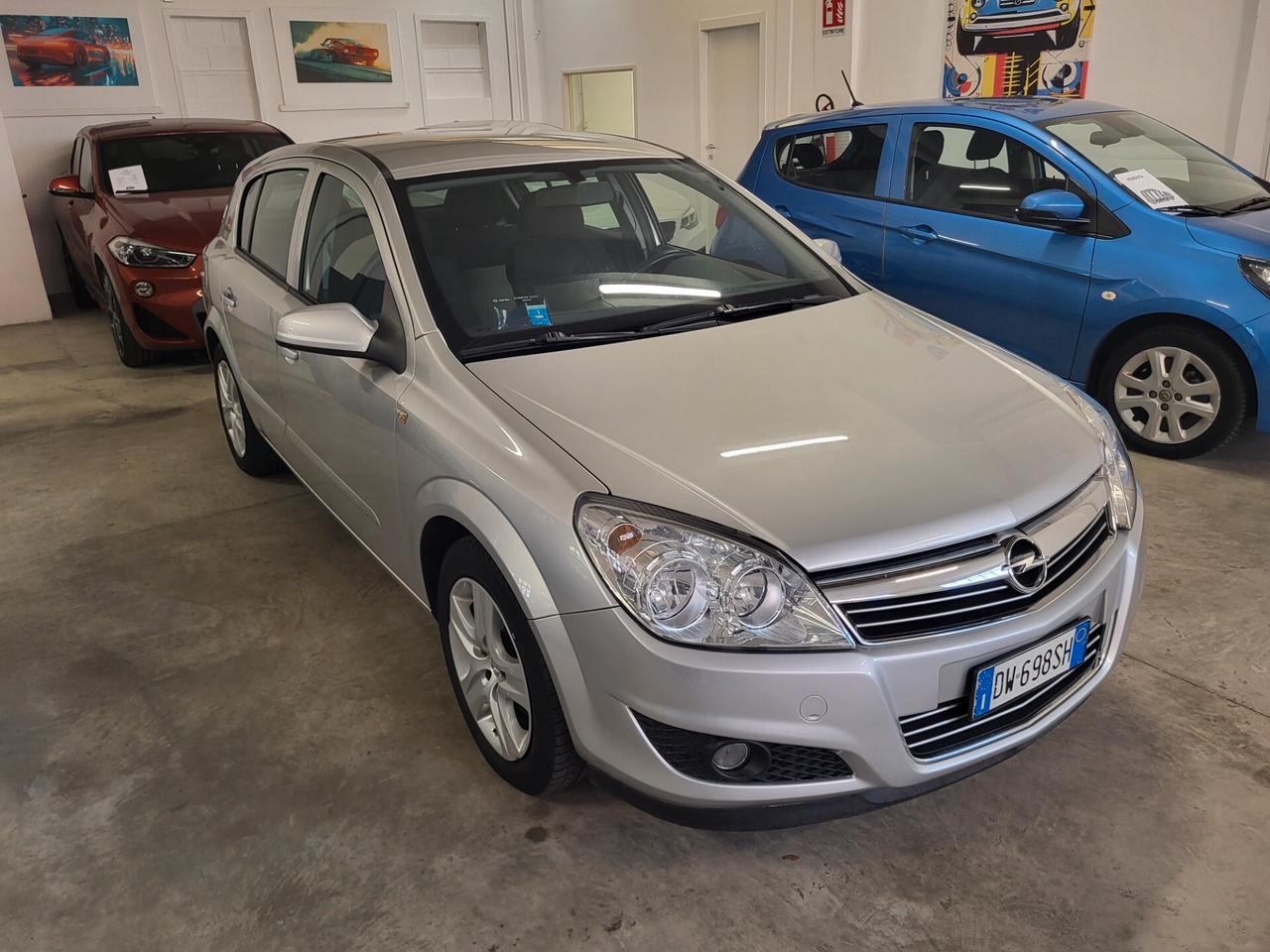 Opel Astra 1.6 16V VVT 5 porte Cosmo PREZZO REALE! TUTTI I TAGLIANDI! UNICO PROPRIETARIO!!