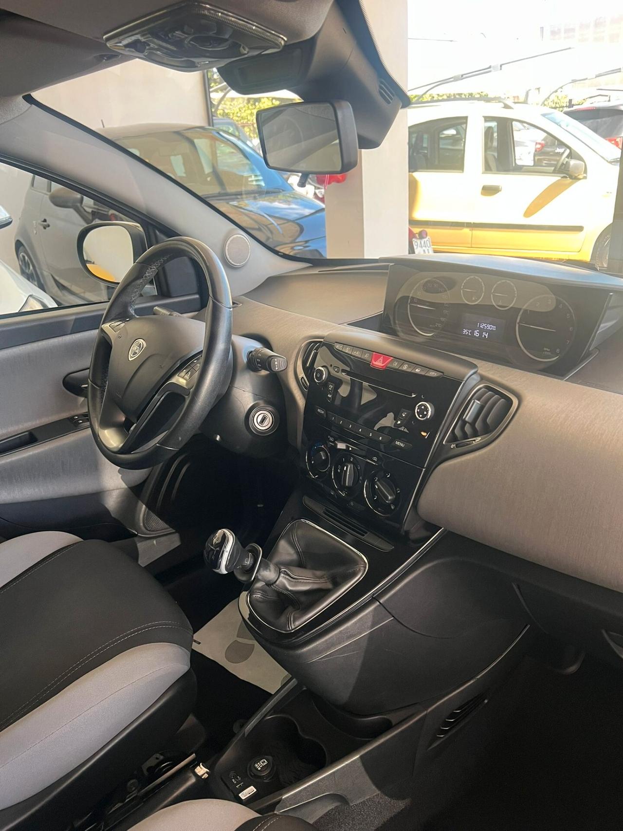 Lancia Ypsilon 1.2 69 CV 5 porte S&S Platinum