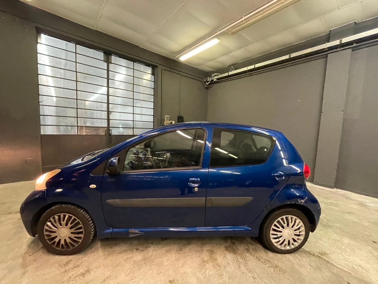 Toyota Aygo 1.0 12V VVT-i 5 porte Sol