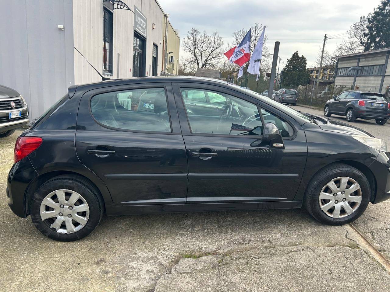 Peugeot 207 1.4 HDi 70CV 5p. ONE Line