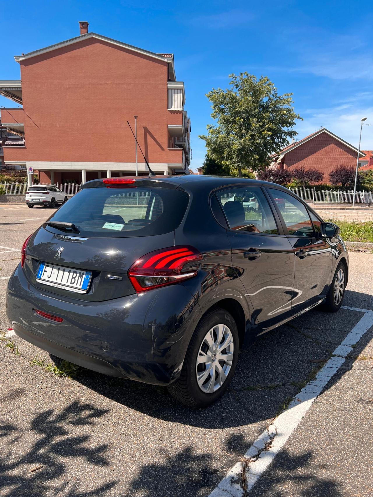 Peugeot 208 PureTech 82 5p. GPL Allure