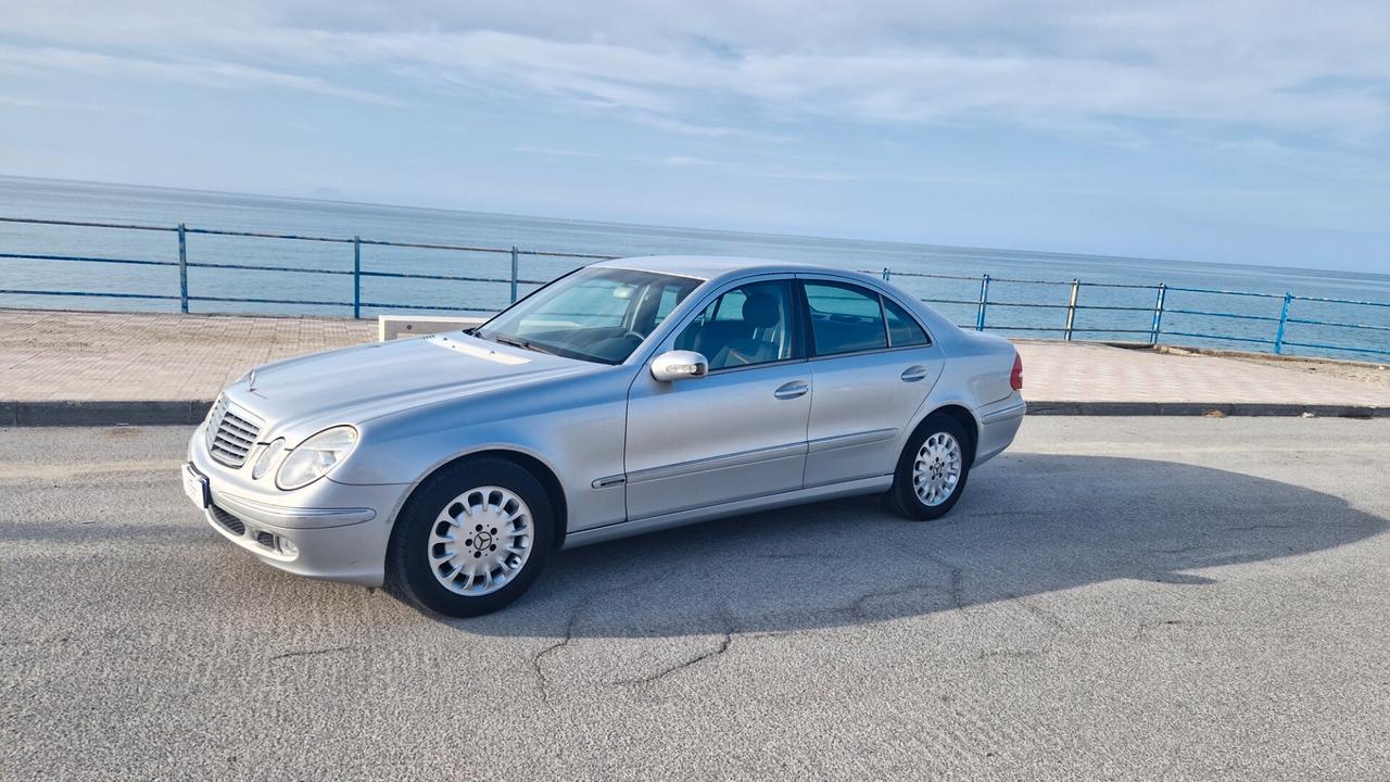 Mercedes-benz E 270 CDI cat Elegance