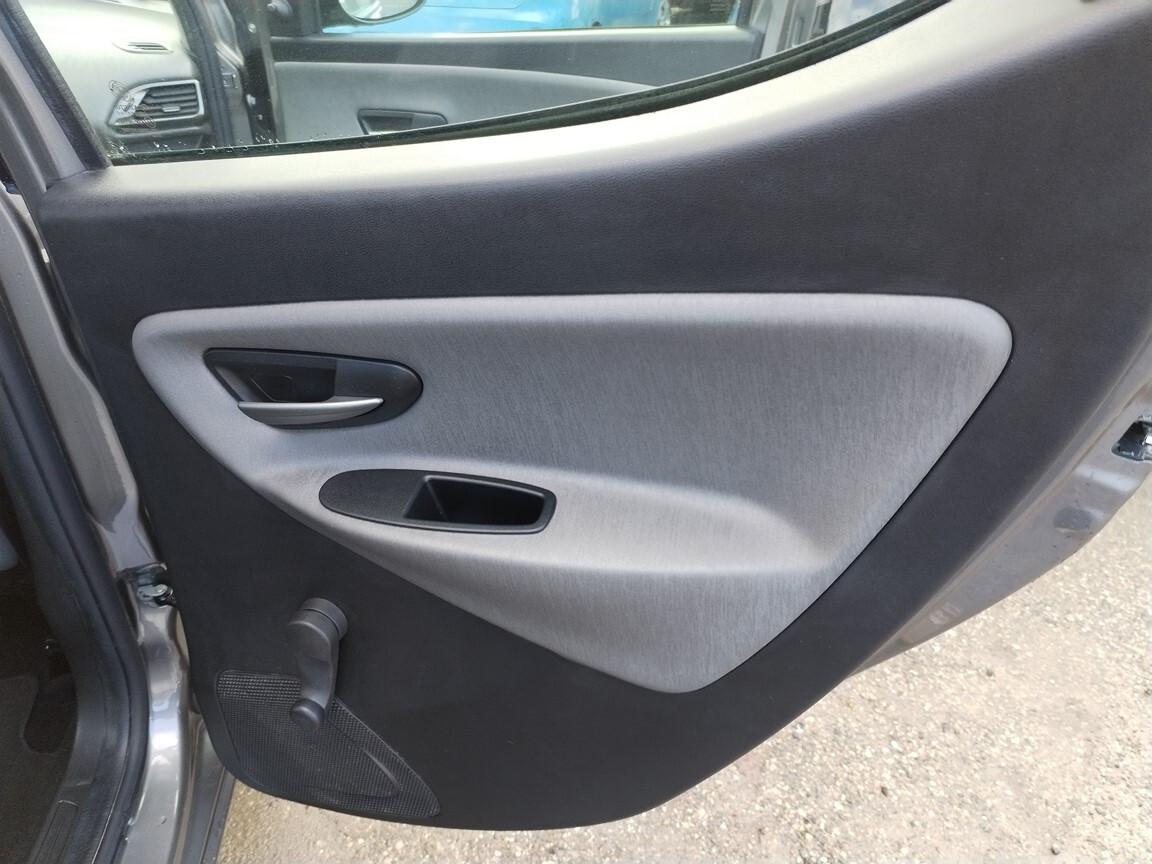 Lancia Ypsilon 1.2 69 CV 5p Silver 117000km euro 6 8/2015