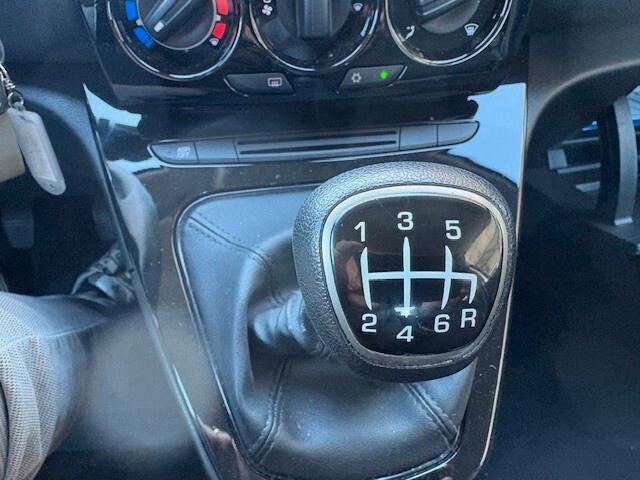 Lancia Ypsilon 1.0 FireFly 5 porte S&S Hybrid Ecochic Silver