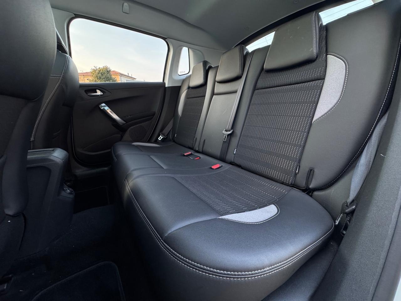 Peugeot 2008 1.6 e-HDi 92 CV Stop&Start Urban Cross