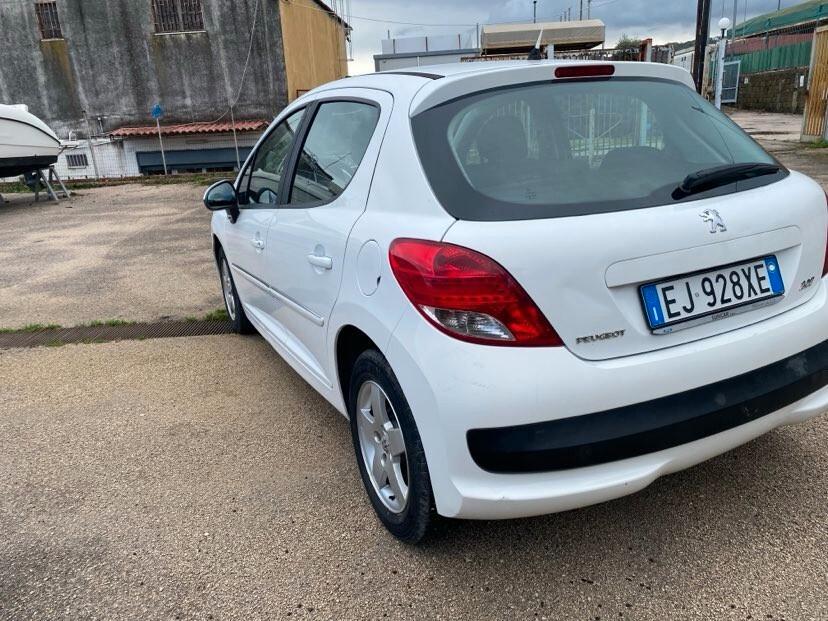 Peugeot 207 1.4 HDi 70CV 5p. Leggi InserzIone