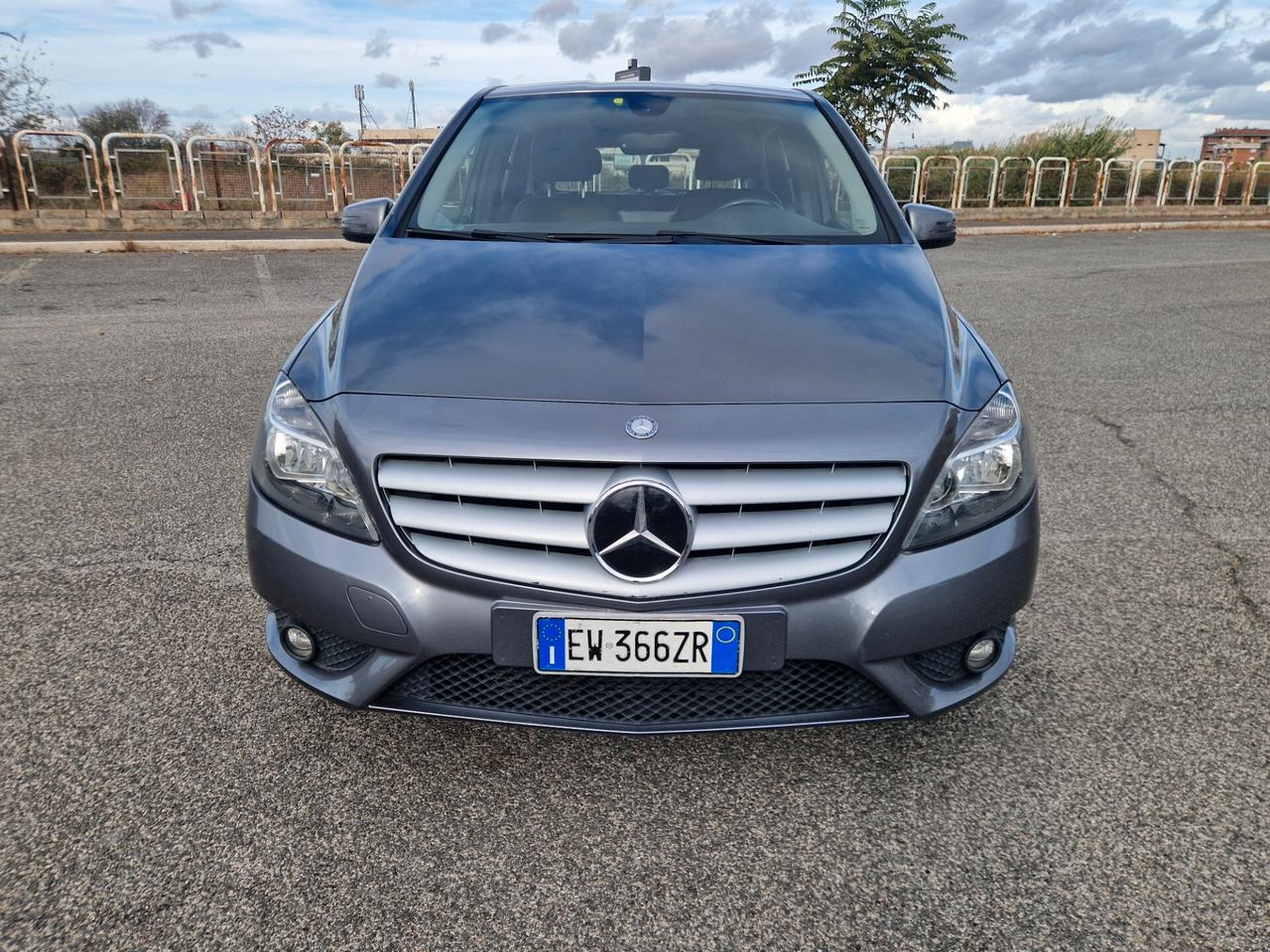 Mercedes-benz B 180 Premium Distribuzione fatta