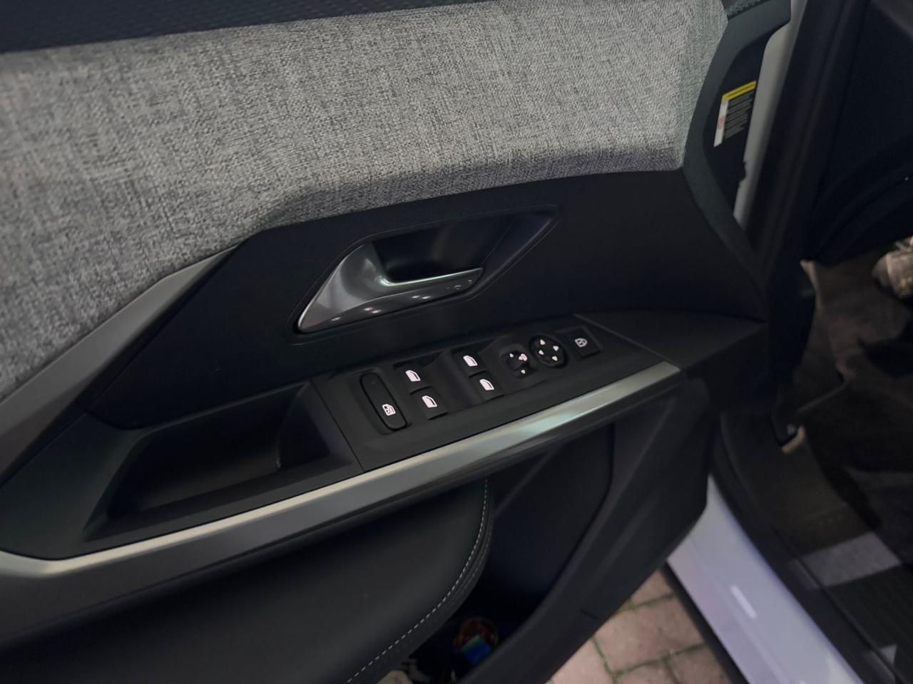 Peugeot 3008 Allure 1.2 136/145 MHEV #8709