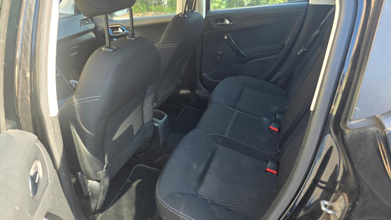 Peugeot 208 PureTech 82 5 porte Allure