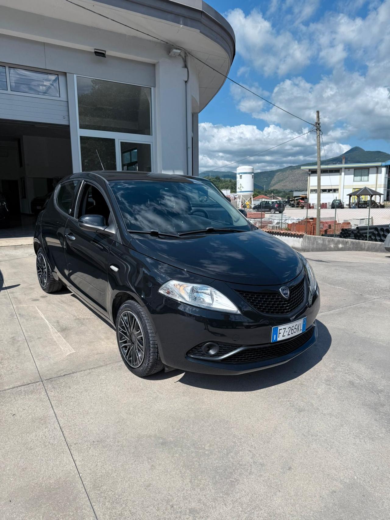 Lancia Ypsilon 1.2 69 CV 5 porte GPL Ecochic Gold