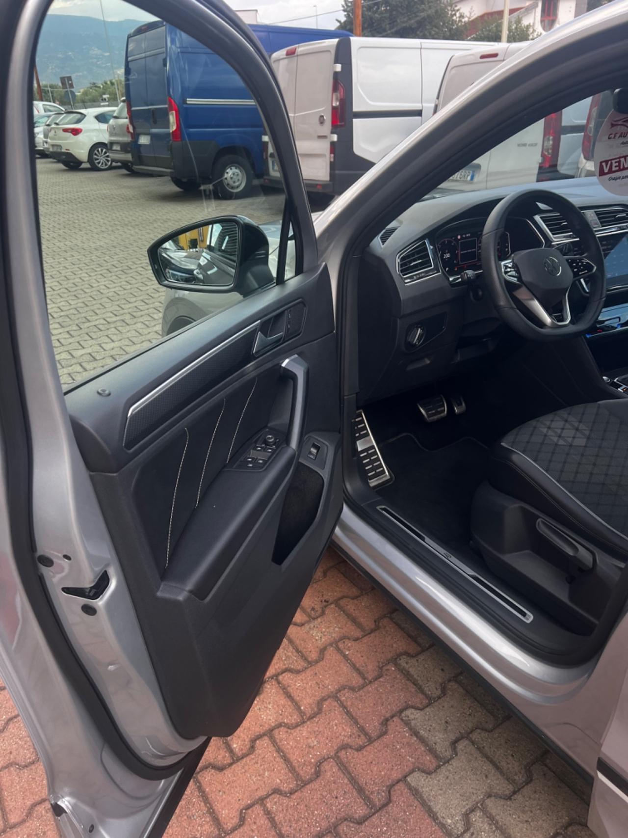 Volkswagen Tiguan 2.0 TDI 150 CV SCR DSG 4MOTION R-Line