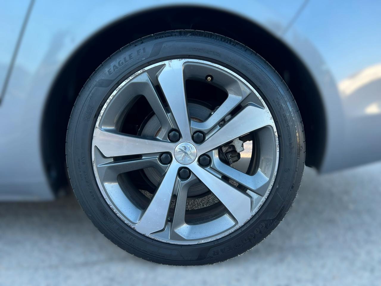 PEUGEOT 308 1.2 SW Pure tech- 2015