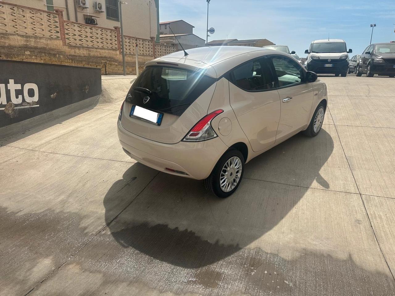 Lancia Ypsilon 1.2 69 CV 5 porte Gold