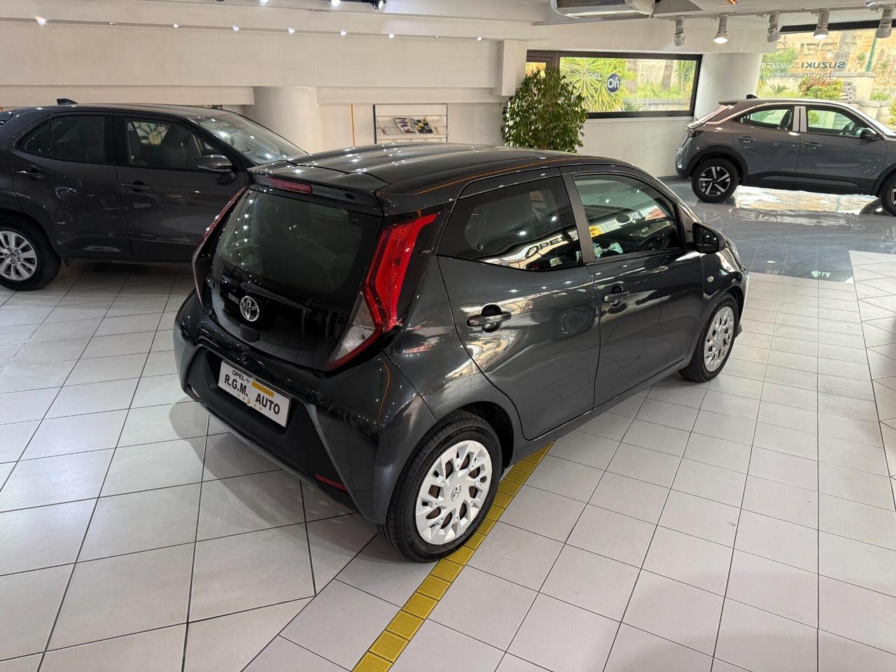 Toyota Aygo 1.0 VVT-i 72 CV 5 porte x-play MMT