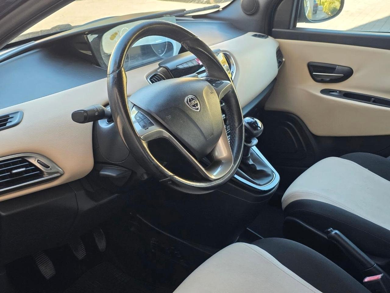 Lancia Ypsilon 1.2 69 CV 5 porte Gold