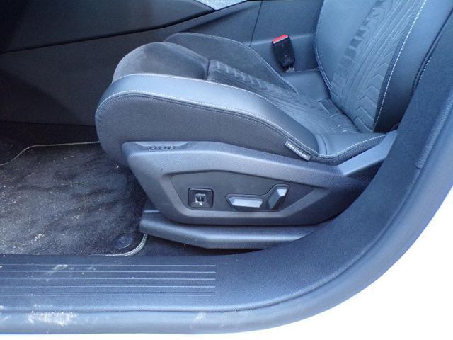 PEUGEOT 3008 Hybrid 145 e-DCS6 GT