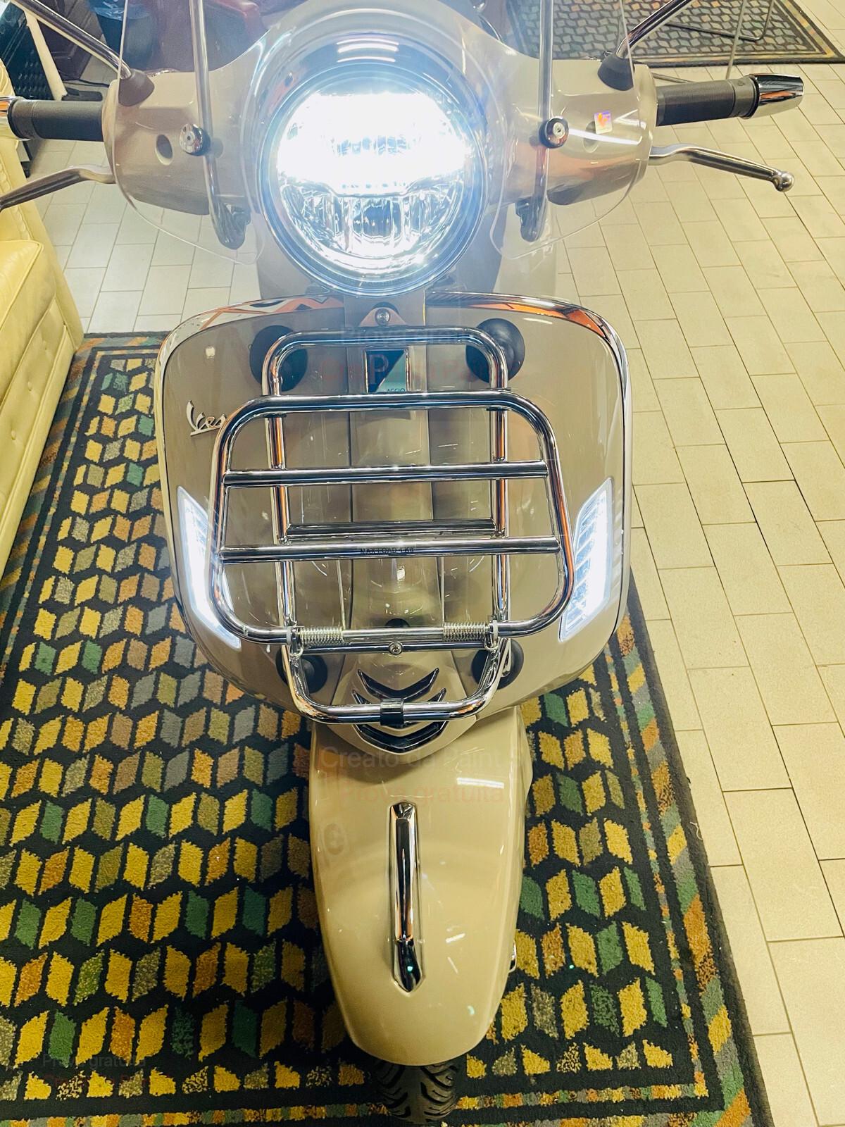 Piaggio GTS 300 BAULETTO PORTAPACCHI ANTERIORE