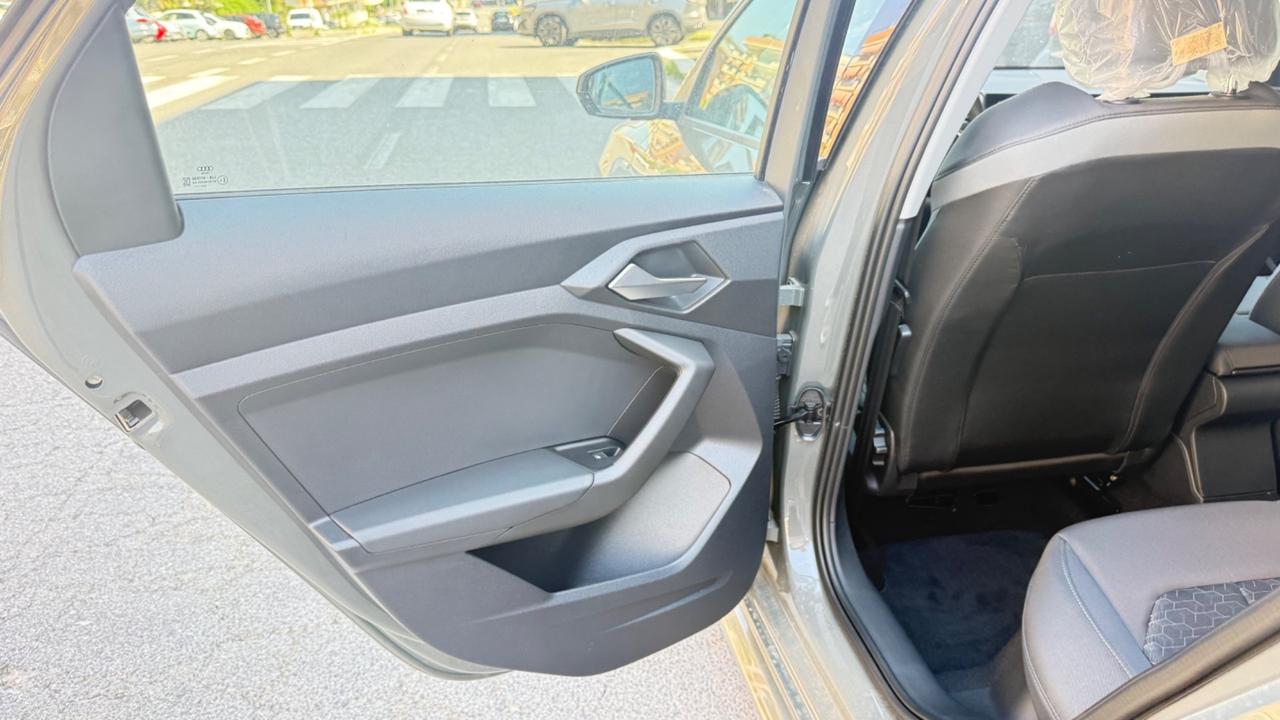 Audi A1 SPB 30 TFSI S tronic line edition LED NAVI KAMERA COCKPIT PDC BLUETOOTH CERCHI 17