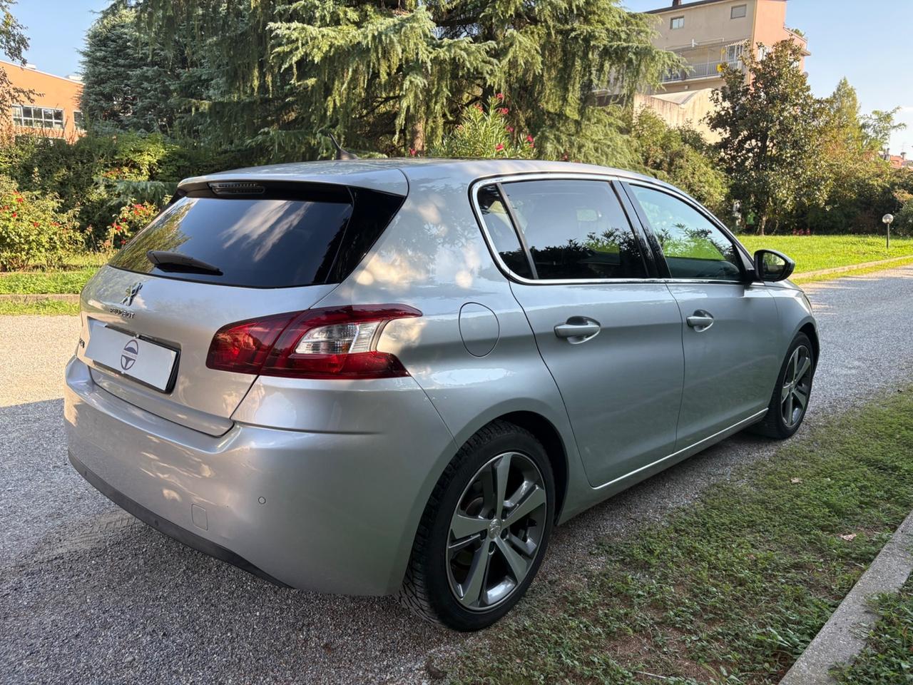 Peugeot 308 5p 1.6 bluehdi 120cv Allure con Tetto Panoramico