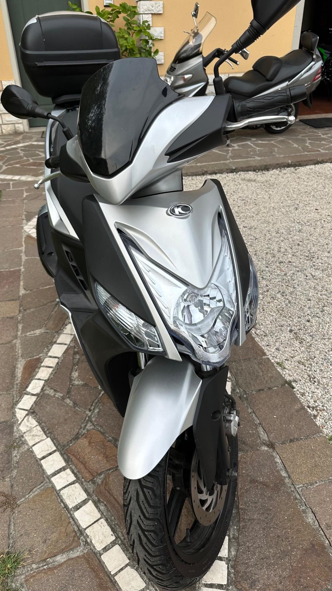 Kymco Agility 125 R 16 Plus Parabrezza e bauletto