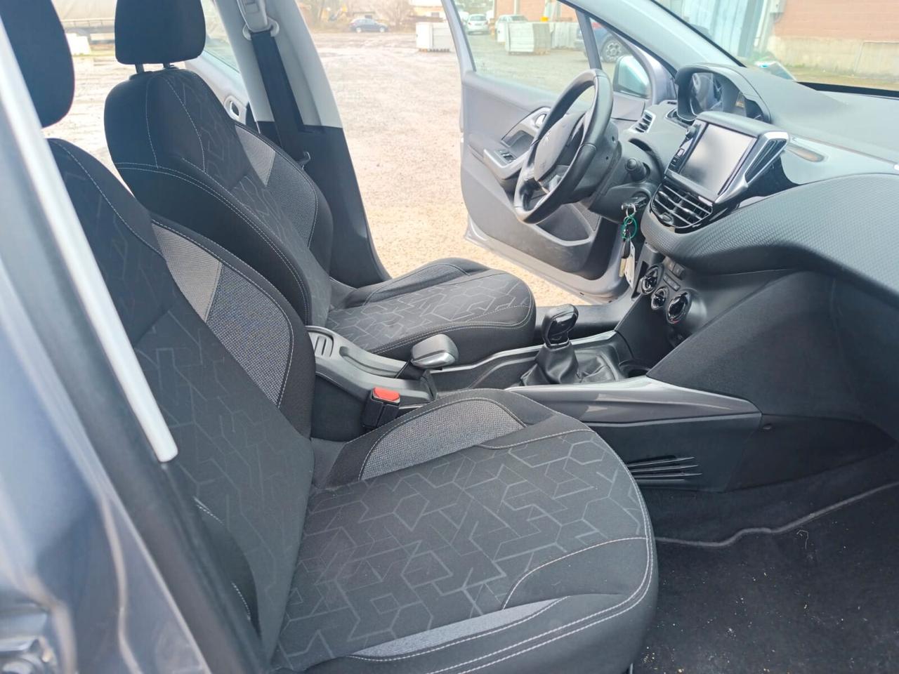 Peugeot 2008 2016----1.2 Benzina Neopatentati