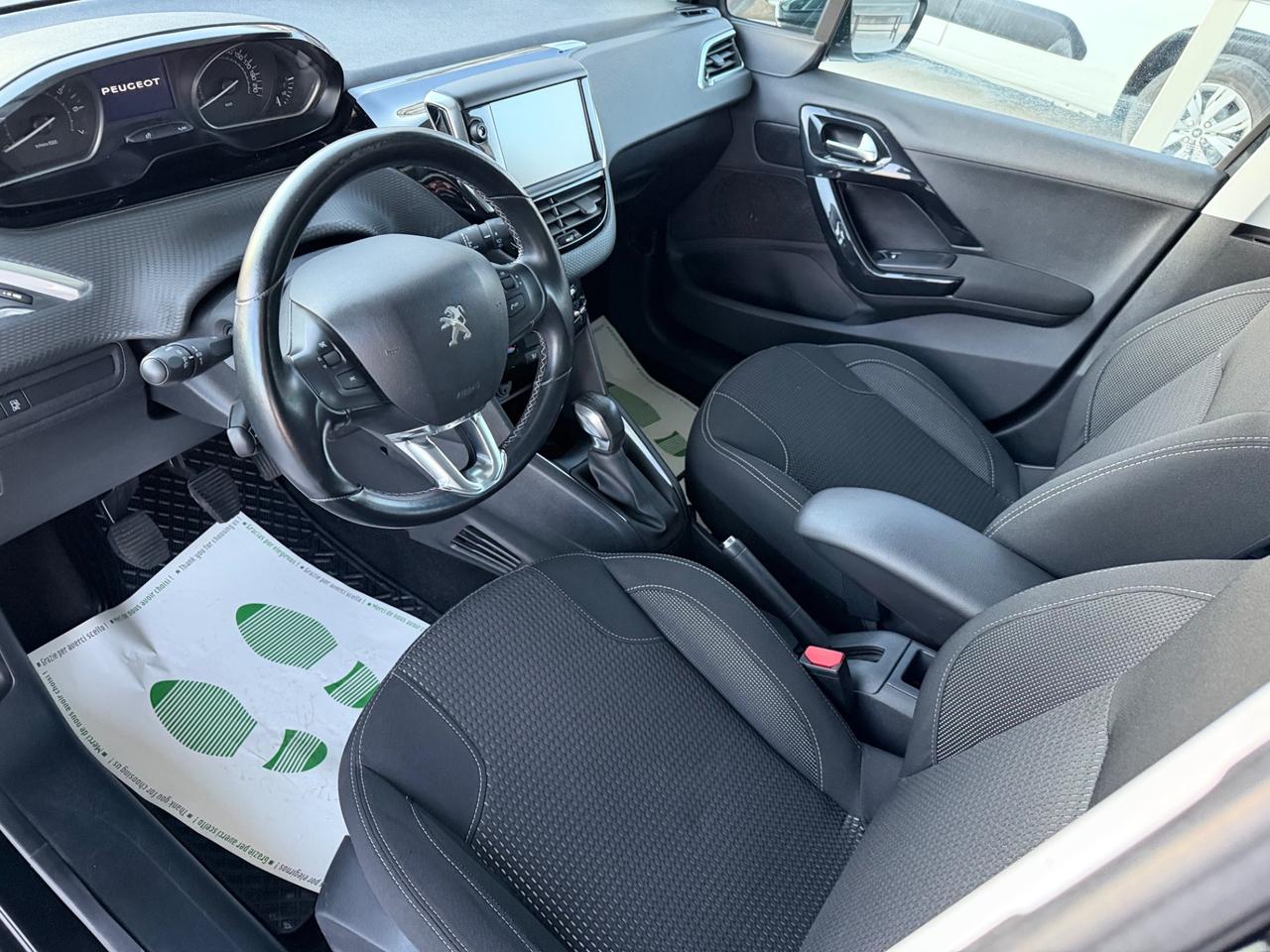 Peugeot 208 PureTech 82 5p. GPL Allure