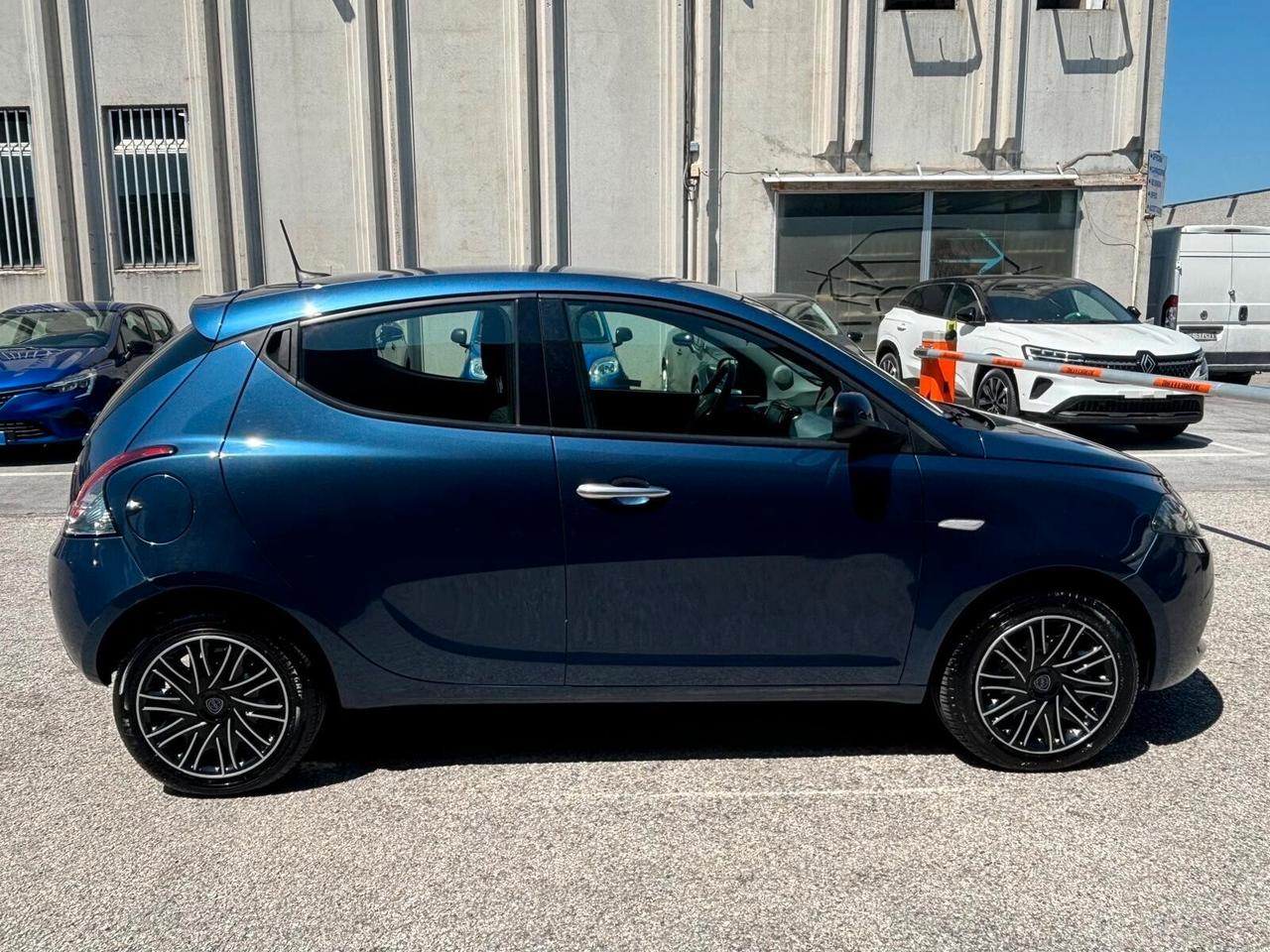 Lancia Ypsilon 1.0 FireFly 5 porte S&S Hybrid Gold - NEOPATENTATI