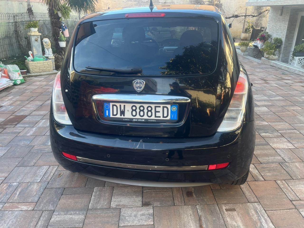 Lancia Ypsilon 1.3 MJT Sport MomoDesign