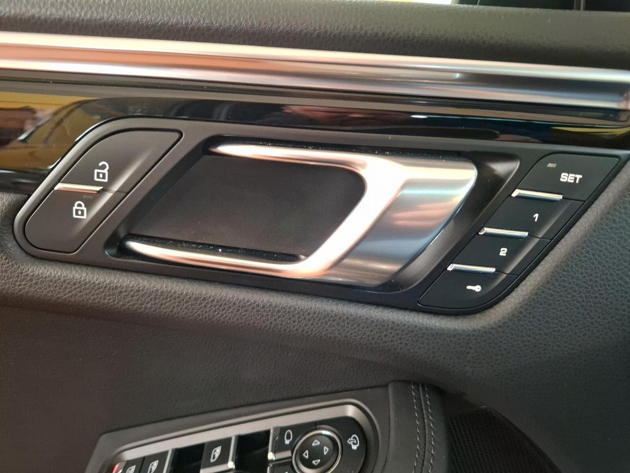 Porsche Macan 2.0 T PDK FULL OPTIONALS NOLEGGIO lungo termine