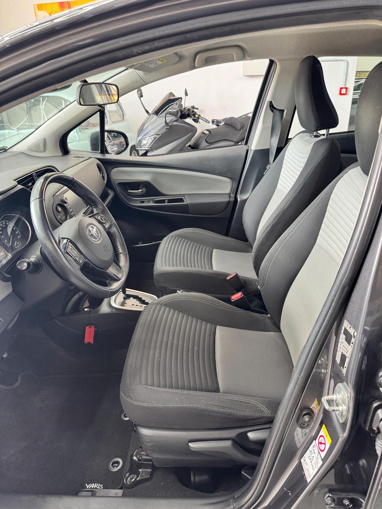 Toyota Yaris 1.5 Hybrid 5 porte Business