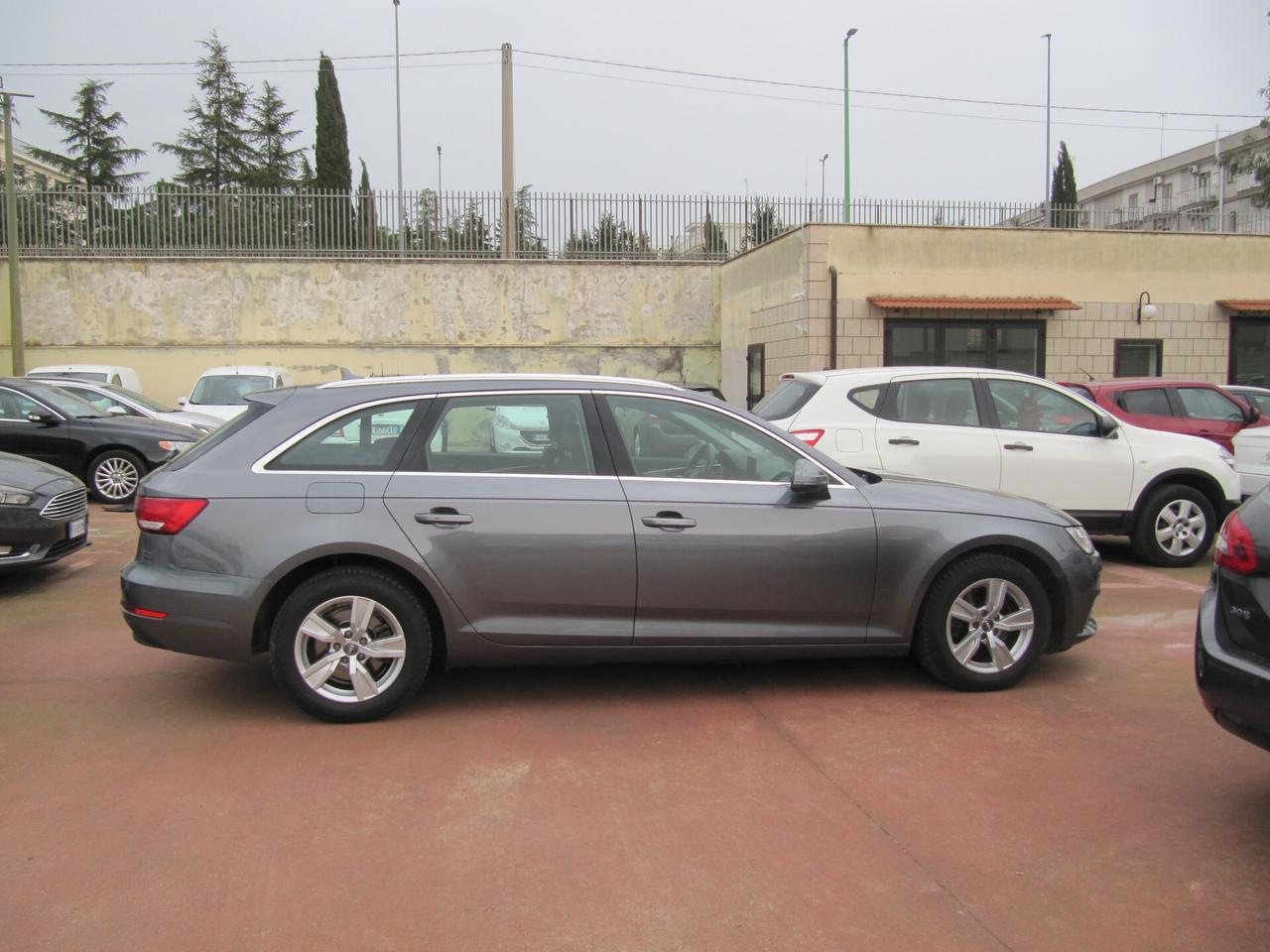 Audi A4 Avant 2.0 TDI 122 CV Business