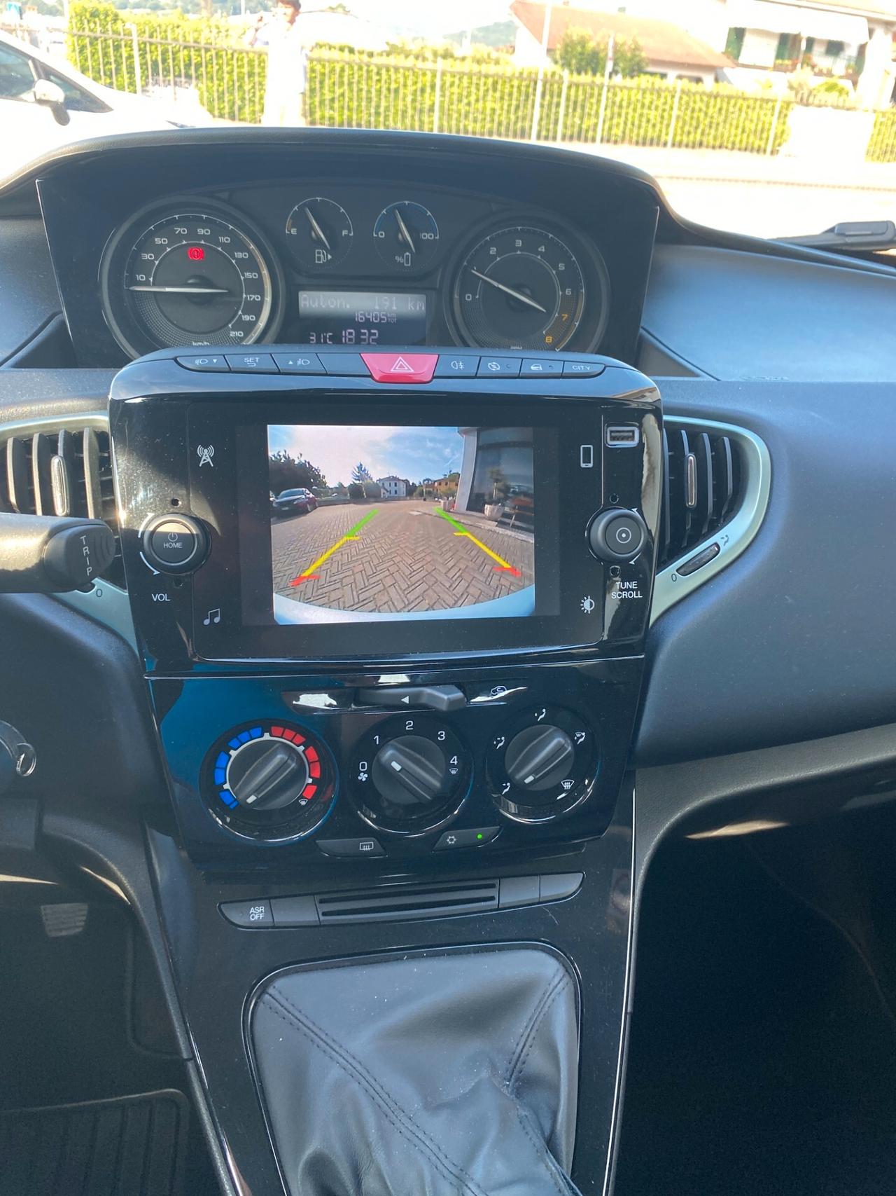 Lancia Ypsilon 1.0 FireFly 5 porte S&S Hybrid Platino