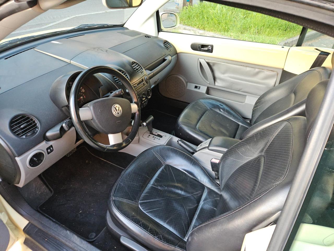Volkswagen New Beetle 2.0 Cabrio Automatica