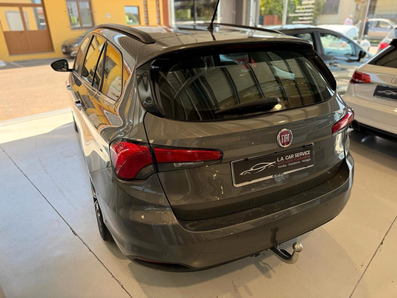 Fiat Tipo 1.6 Mjt con carrello rimorchio
