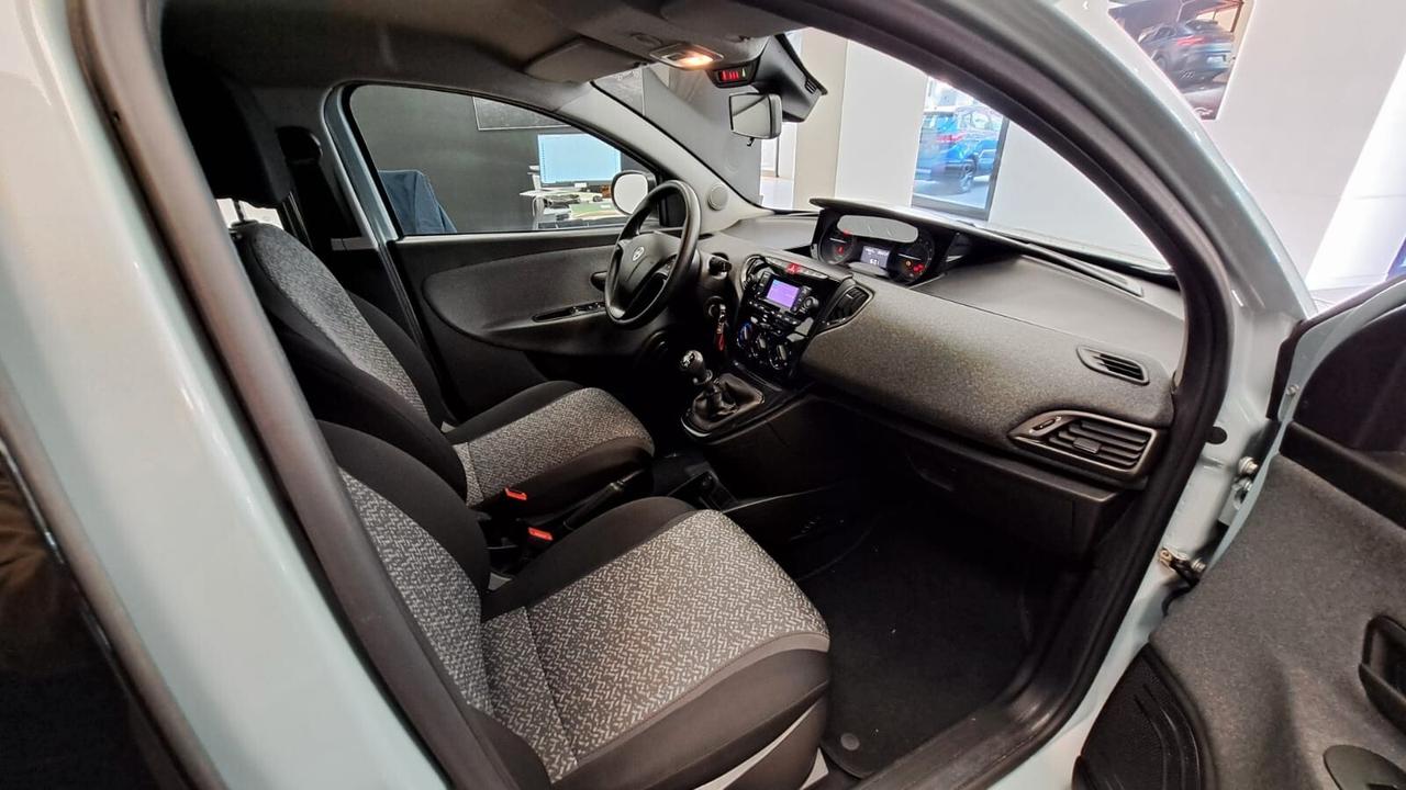 Lancia Ypsilon 1.0 FireFly 5 porte S&S Hybrid Platino