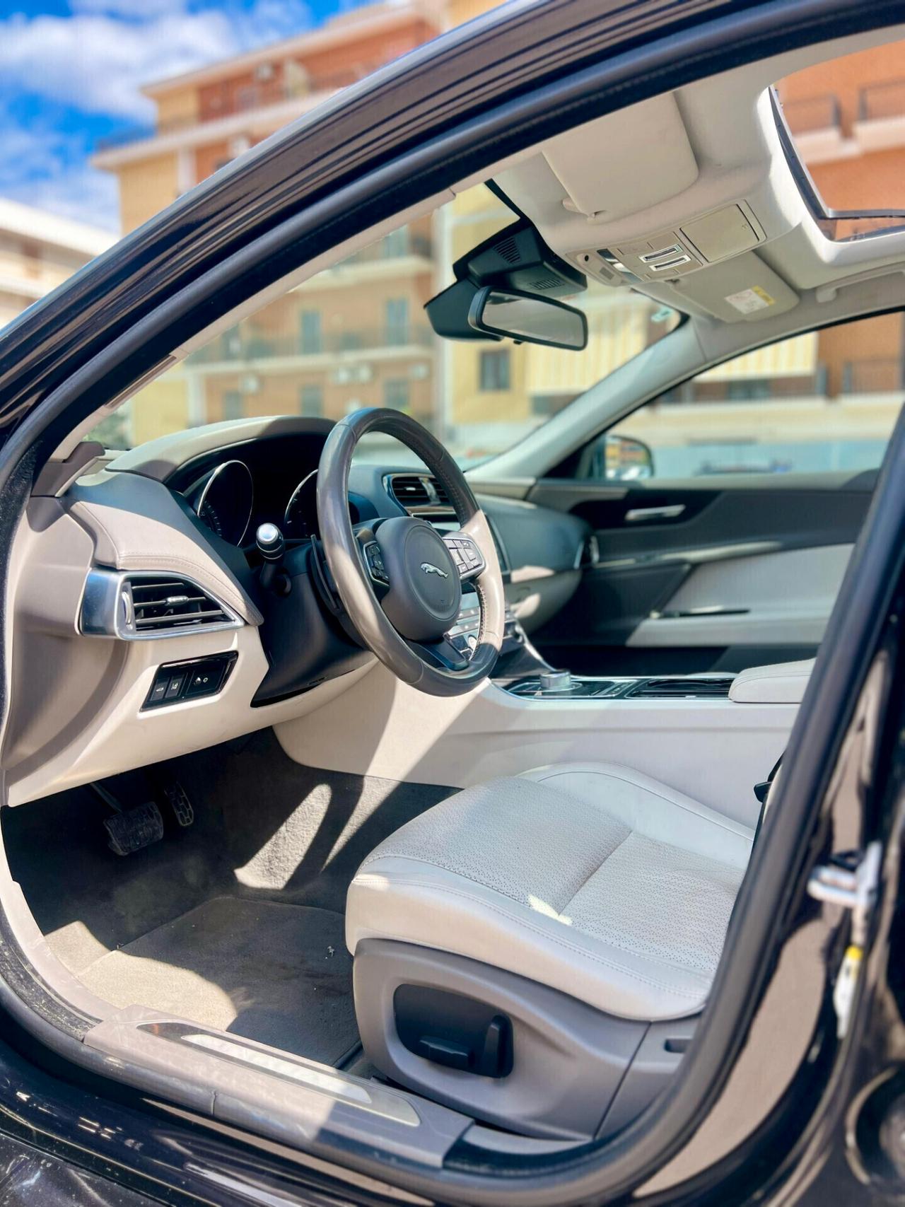 Jaguar XE 2.0 D Turbo 180CV aut. Prestige