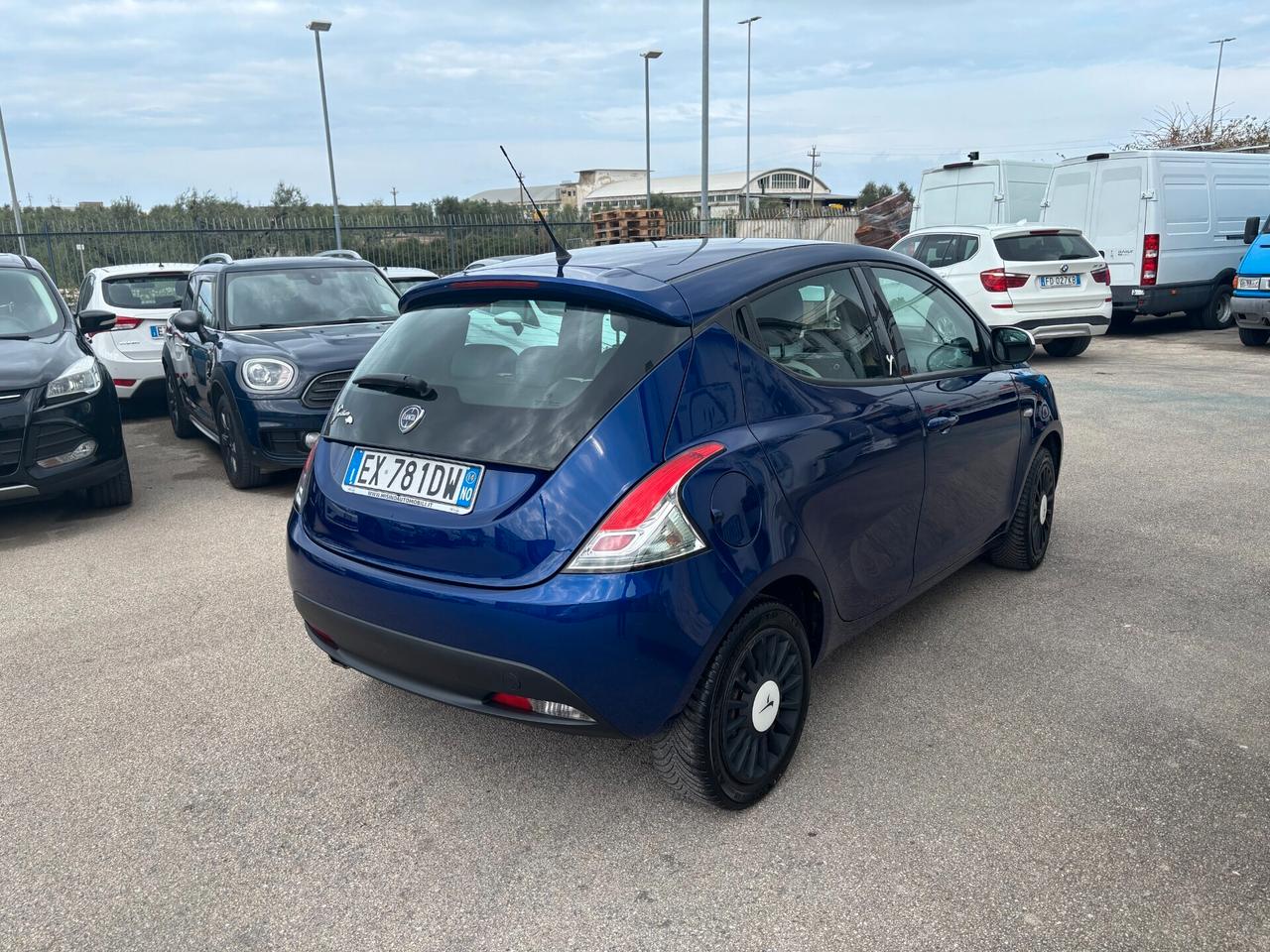 Lancia Ypsilon 1.2 69 CV 5 porte Elefantino