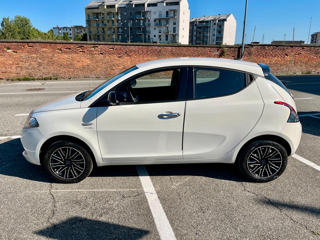 Lancia Ypsilon 1.0 hybrid firefly - 10.000km