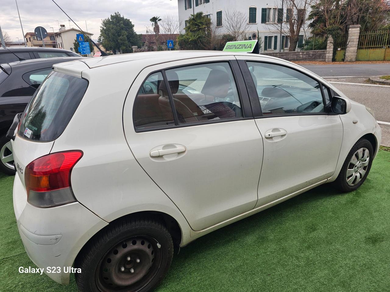 Toyota Yaris 1.0 5 porte