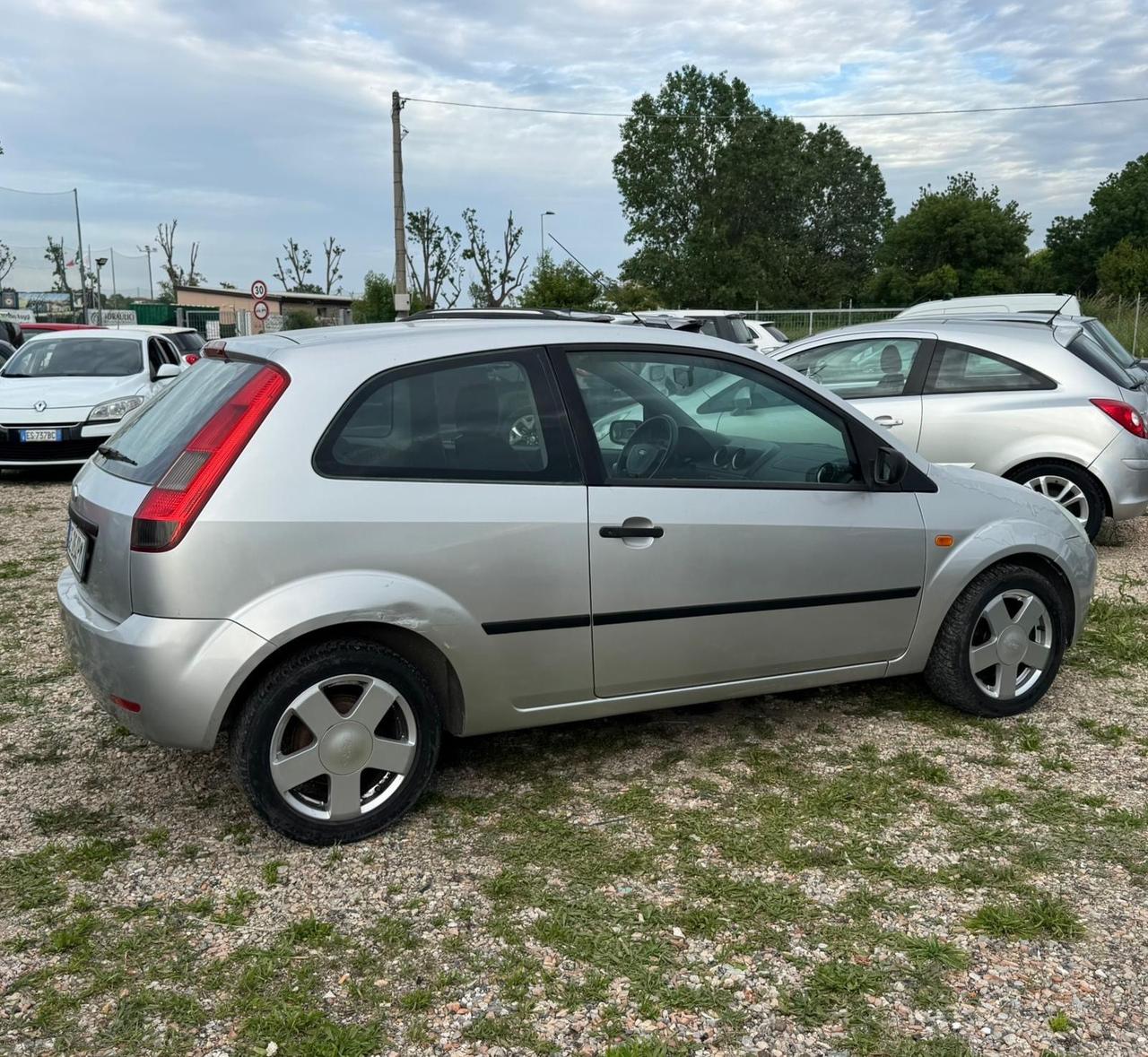 Ford Fiesta 1.2 16V 3p. Ghia Neopatentati