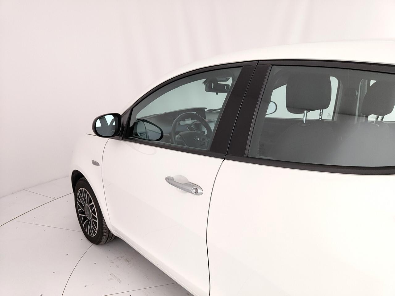 Lancia Ypsilon 1.0 FireFly 5 porte S&S Hybrid Platino
