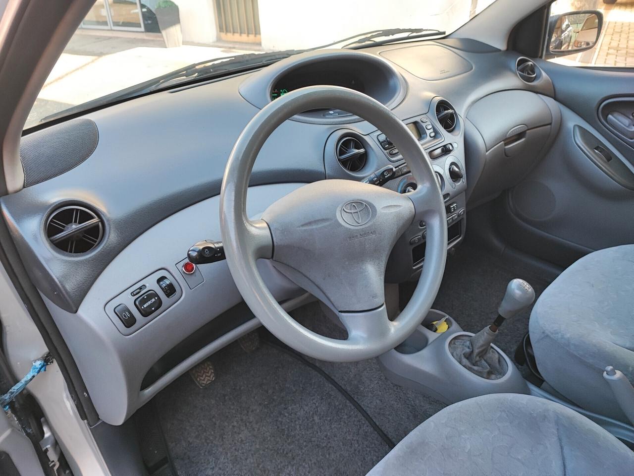 Toyota Yaris 1.0i