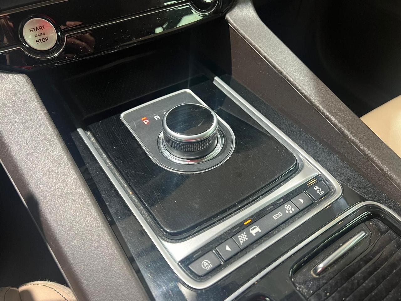 Jaguar F-Pace 2.0d Pure awd 180cv auto (379)