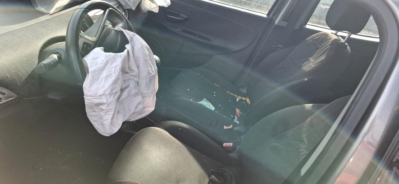 APRI E LEGGI Lancia Ypsilon 1.2 69 CV 5 porte GPL Ecochic