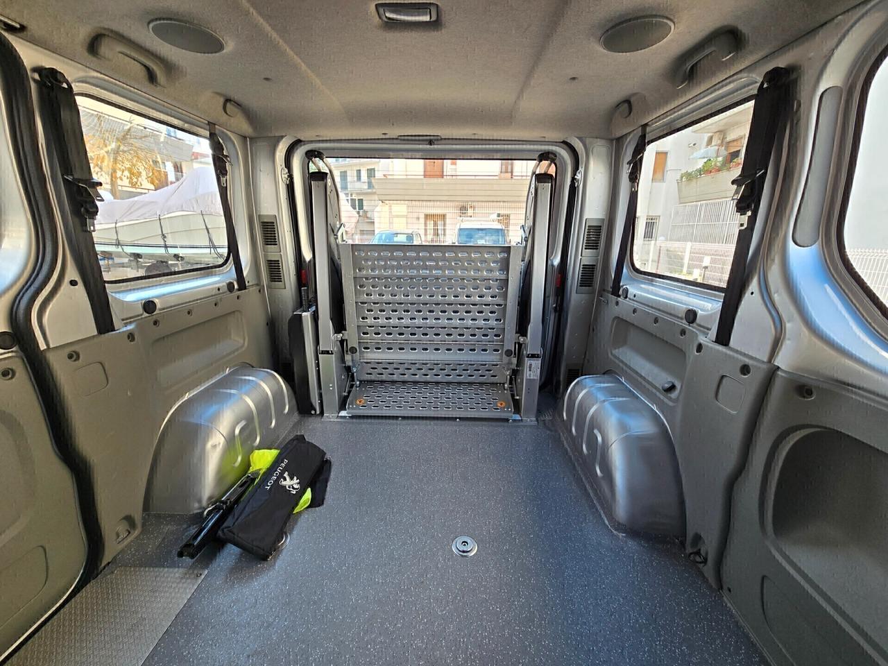 Nissan Primastar con Pedana Trasporto Disabili