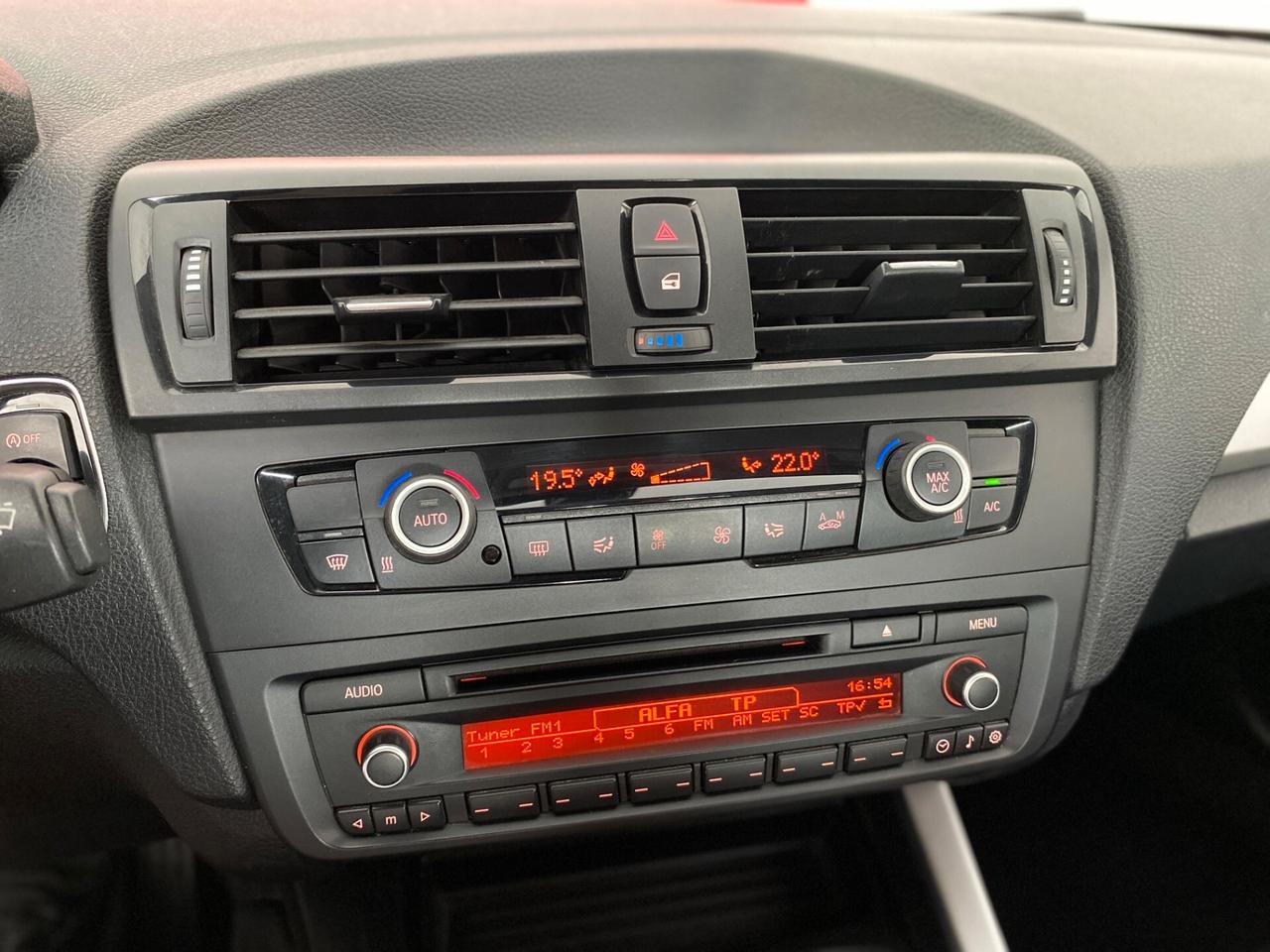 Bmw 118 118d 5p. Unique