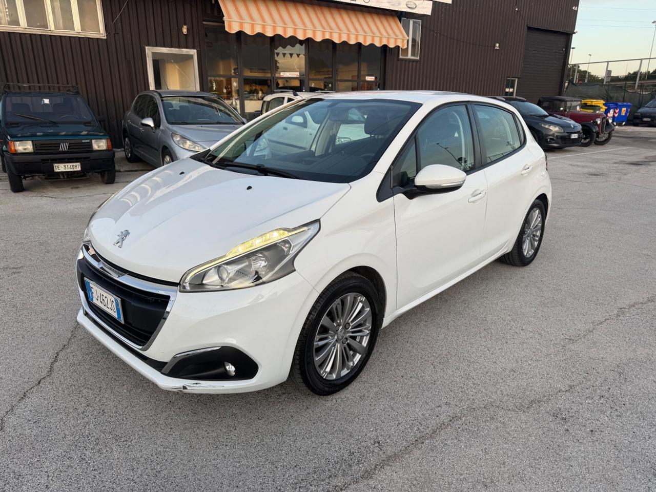 Peugeot 208 PureTech 82 5 porte Allure