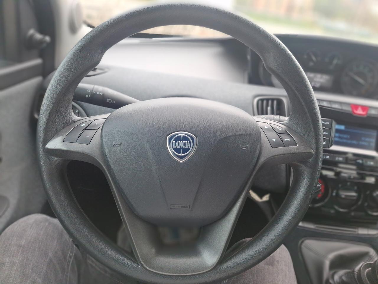 Lancia Ypsilon 1.0 FireFly 5 porte S&S Hybrid Gold