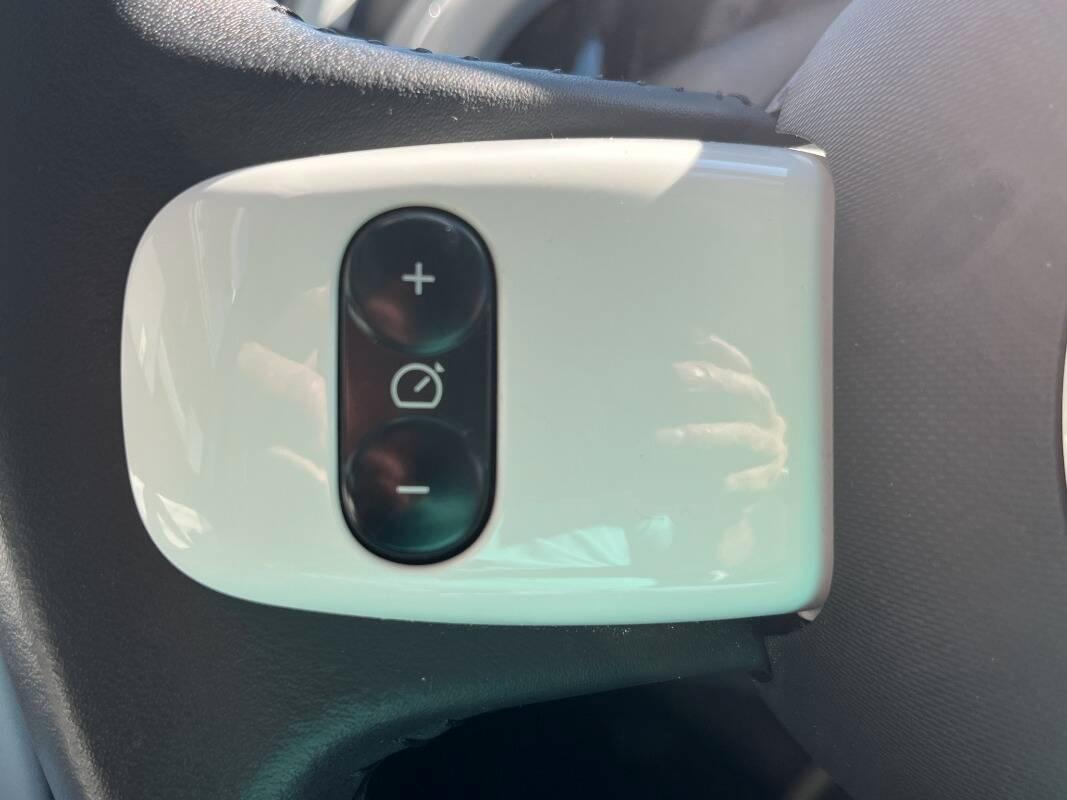 Renault Twingo 1.0 sce Urban Night 65cv - SOLI 9.000 KM